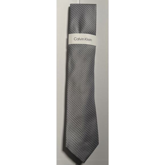 Calvin Klein Neck Tie Silk Blend Gray Chevron Pattern MSRP $69.50 NWT - Picture 2 of 3